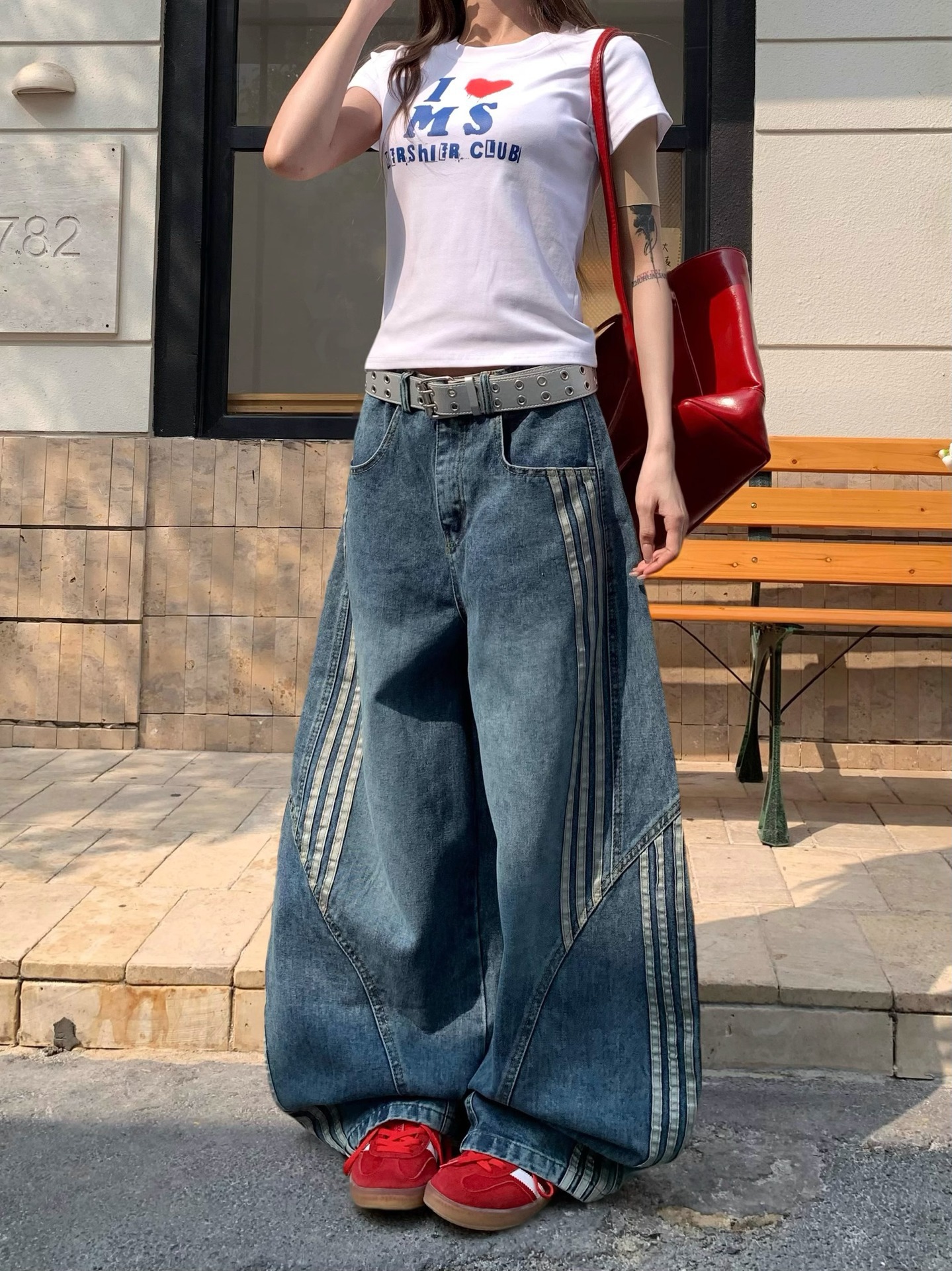 Designer Women's jeans autumn rhinestone multifunctional elegant high-end denim wide leg retro street silhouette curved knife jeans loose wide le