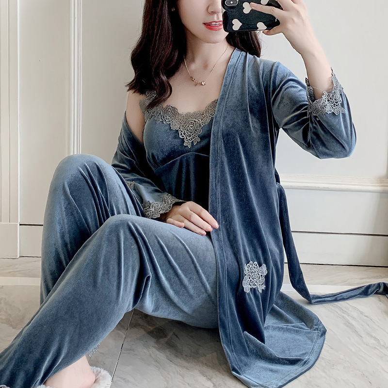 Golden velvet pajamas womens autumn and winter suit suspender nightdress sexy nightgown four piece set with chest cushion velvet can be worn out 20111