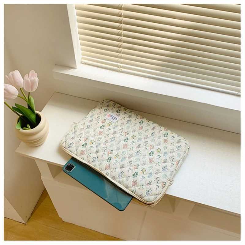 Design Fashionable Laptop Sleeve with Floral Print Versatile Laptop Case for StudentsW251015