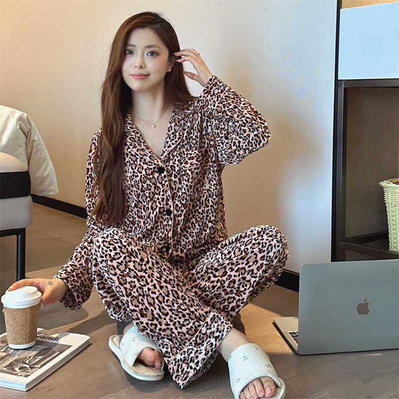 Fashionable home wear HighEnd Light Luxury Velvet Set Watermark Island Velvet Pajamas for Women Ins Style Wearable Homewear Set Y251016
