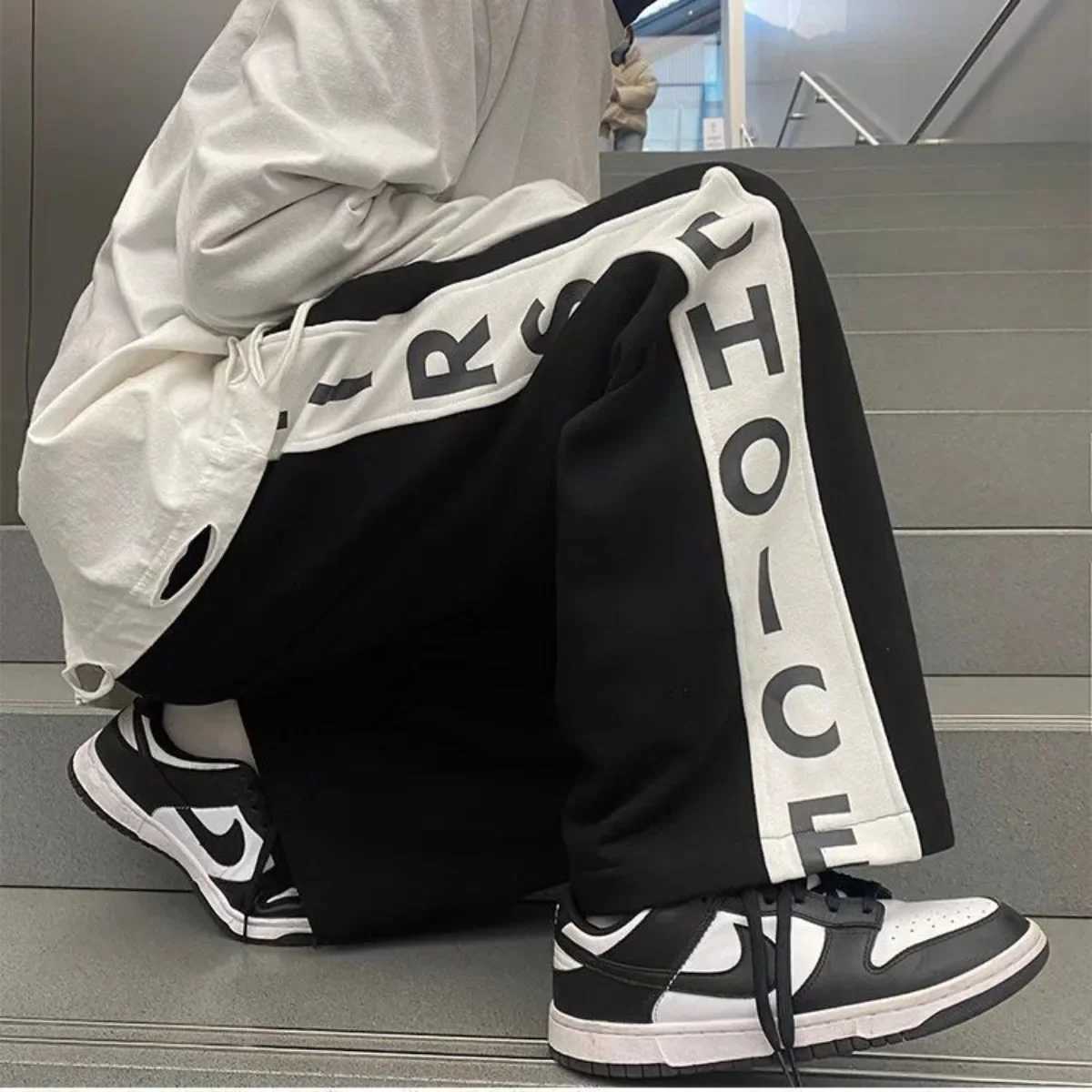 Summer New Multi Pocket Workwear Pants Mens Casual Black Drawstring Sports Pants Letter Pants Mens Trendy Streetwear J251203