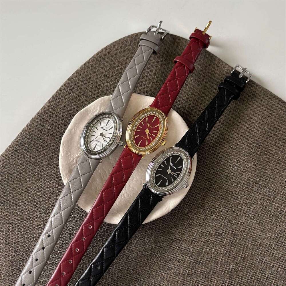 Autumn Winter New Exquisite Women's Light Luxury Mini Design Pigeon Egg Diamond Ancora Designer Red Quartz Watch