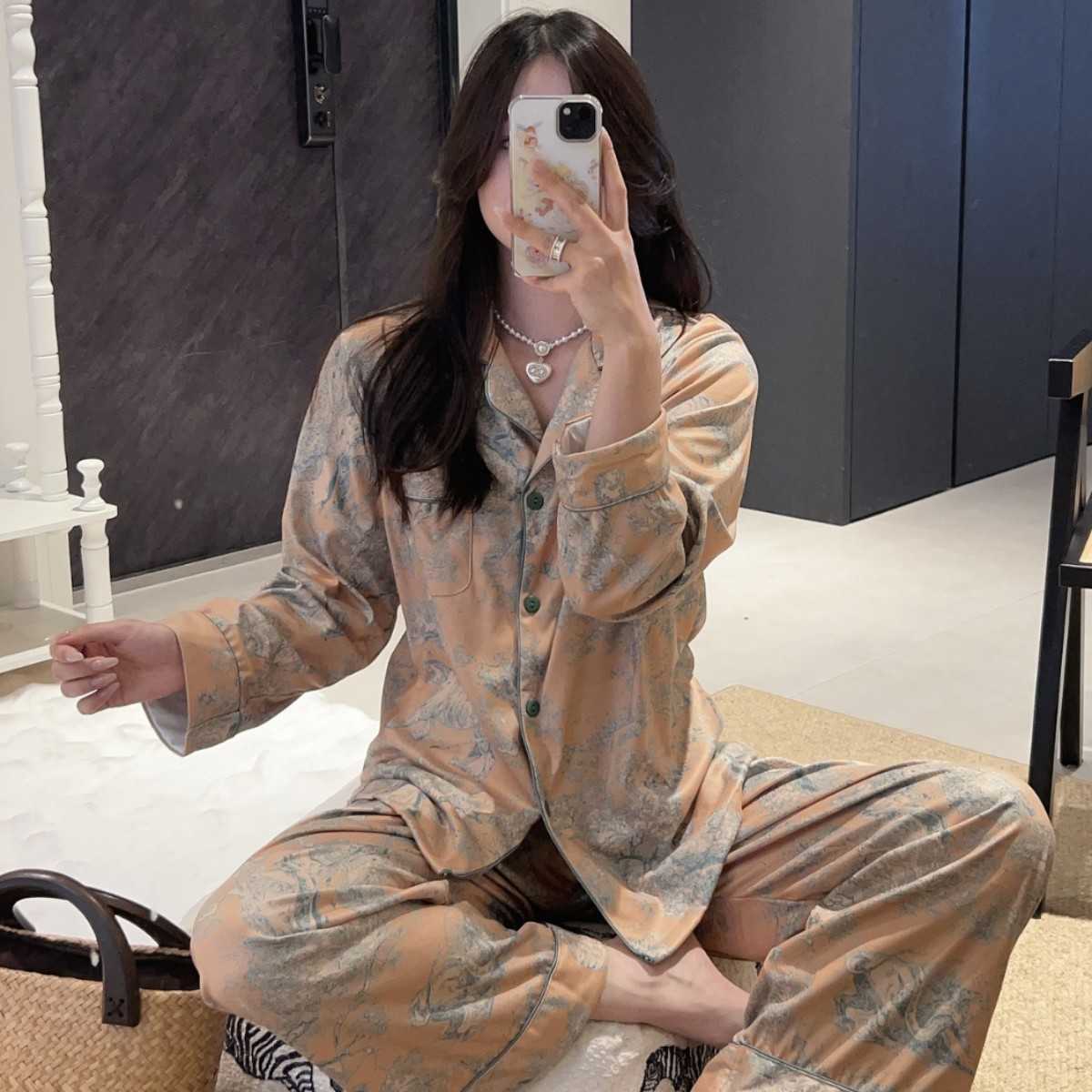 Fashionable home wear Womens Pajama Set Autumn Winter German Velvet Loose Thickened Forest Tiger Cationic Homewear Set Y251016