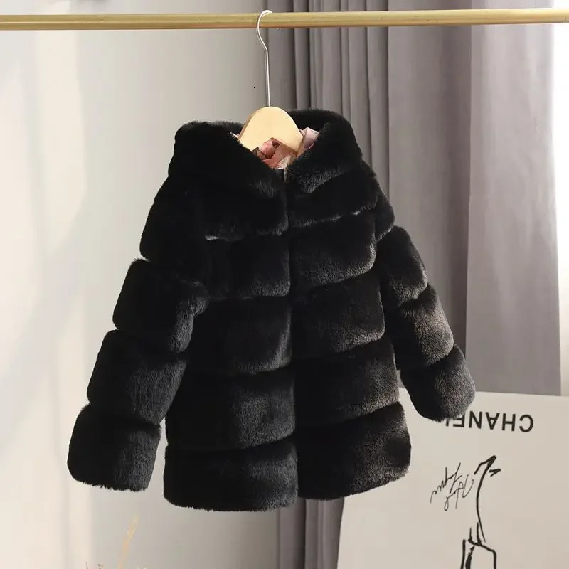 Furs Coat Hooded Children Clothing Girls Thickening Baby Autumn Winter Overcoat Soild Warm Simple Stripe 251009