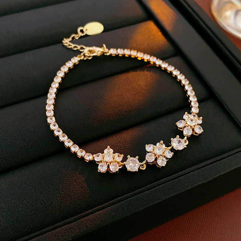 Zirconium Simple Flower French Niche Design Creative Bracelet Fashionable High-end Exquisite Jewelry ddmypluto
