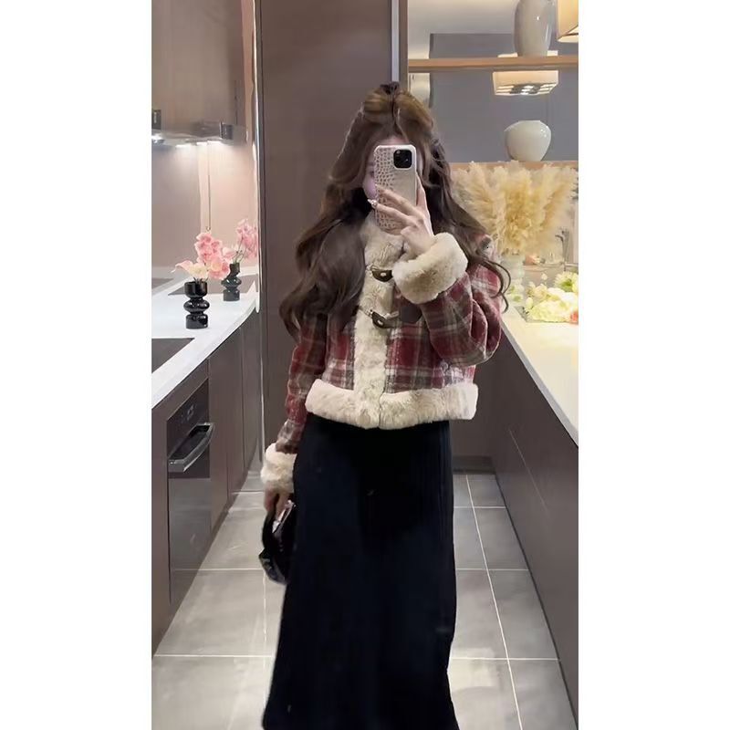 2025 Autumn/Winter fashion New Top Christmas High end Grid Warm Doll Collar Luxury Short Coat Multi functional Designer Jacket Cotton Jacket