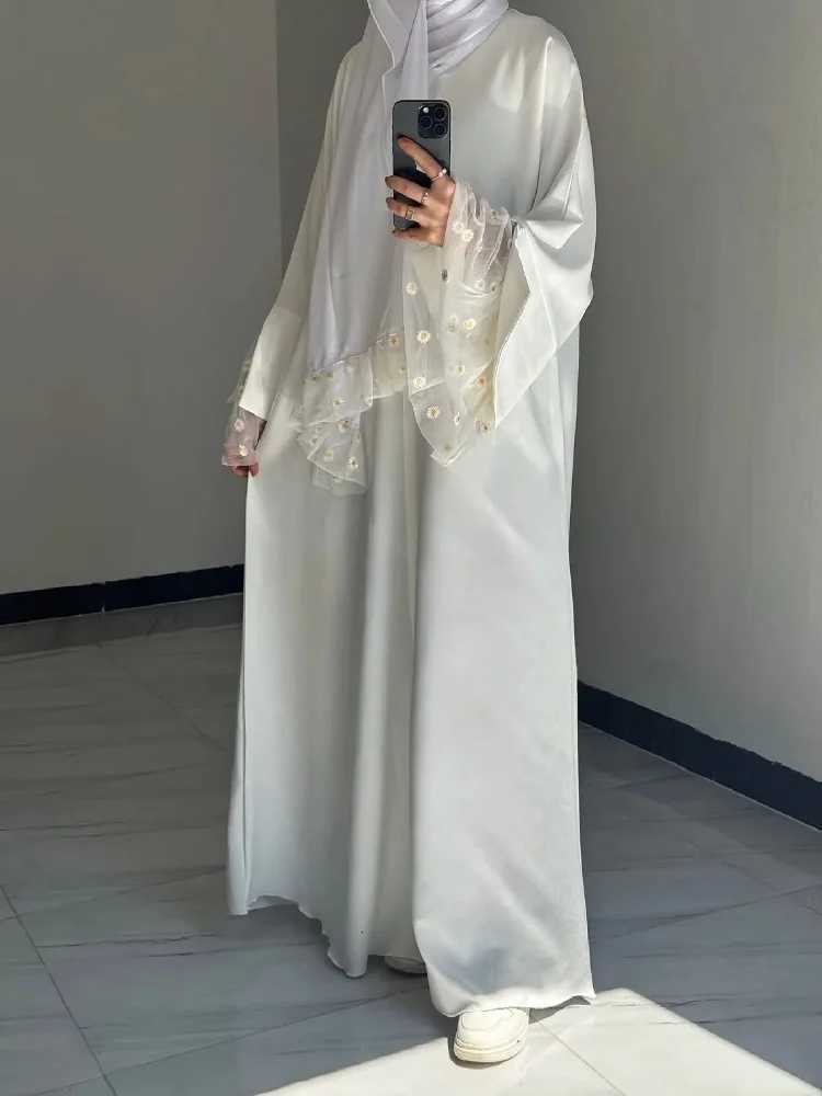 White Abaya Dubai Muslim Kaftan Modest Fashion Dress Islam African Dresses For Prayer Clothes Women Caftan Marocain Robe Femme X2510161