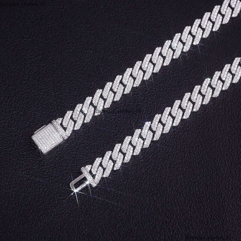 Sier Fine Jewelry Fashion Bracelet Chic Cuban Link Chain with Moissanite Elegant and Stylish Accessor