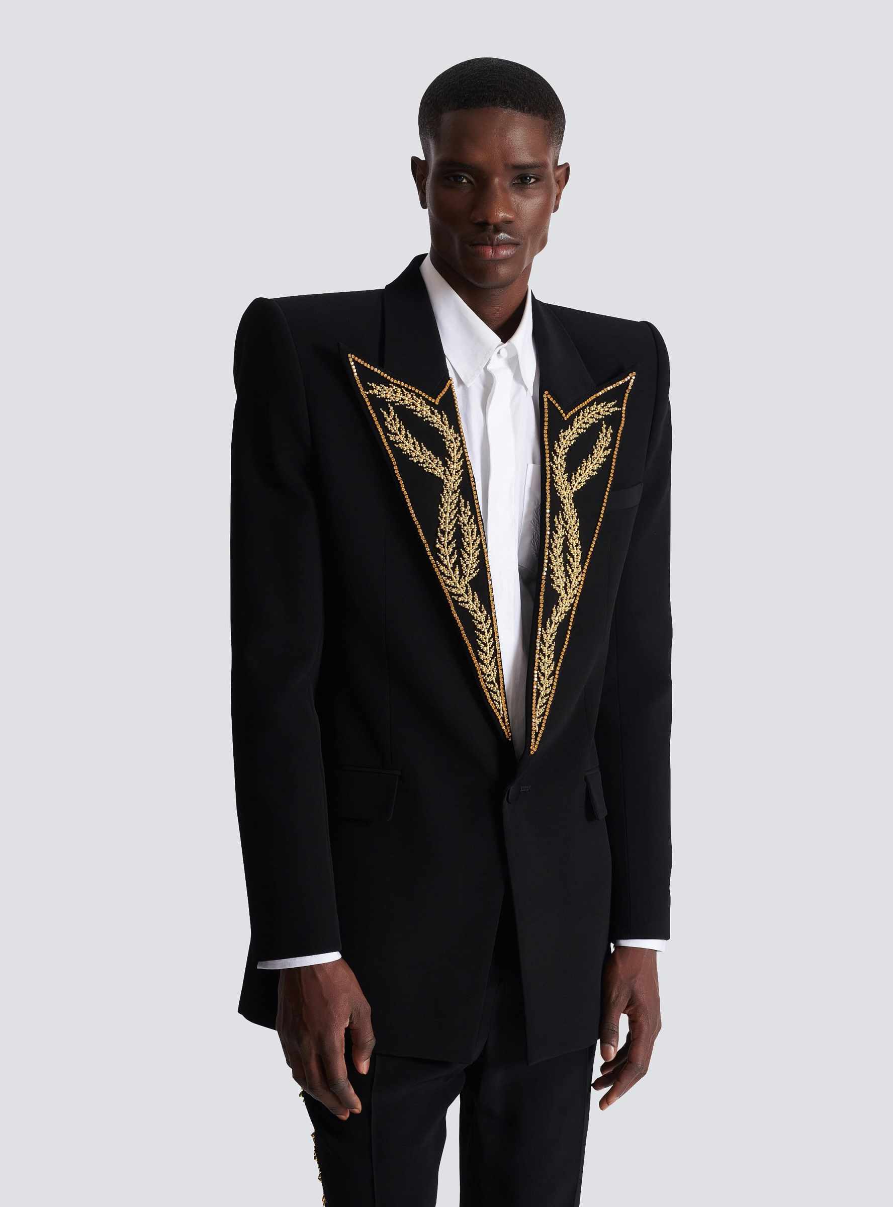 Stylish 2 Piece Suits For Men One Button Peaked Lapel Jacket Blazer Plus Size Beadeds Business Occasion Customized Tuxedos