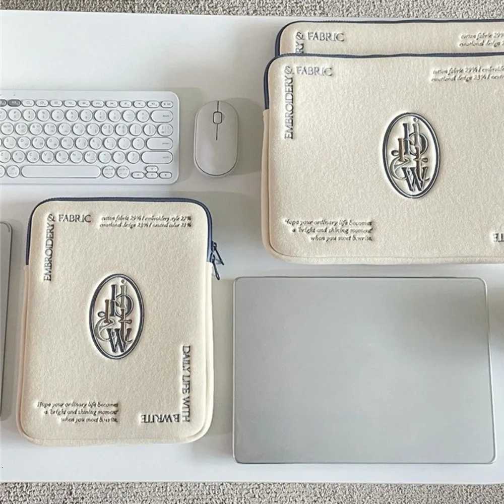 Portable 11 Inch Tablet Sleeve Bag Cartoon Soft Plush Laptop Bag Protective Inner Bag Tablet Pouch for iPad AirW251015