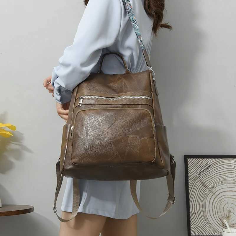 Retro PU Zipper Backpack 2025 Fashion Womens Designer Commuter Womens Schoolbag Interior Zipper Pocket Multifunctional BagT251016