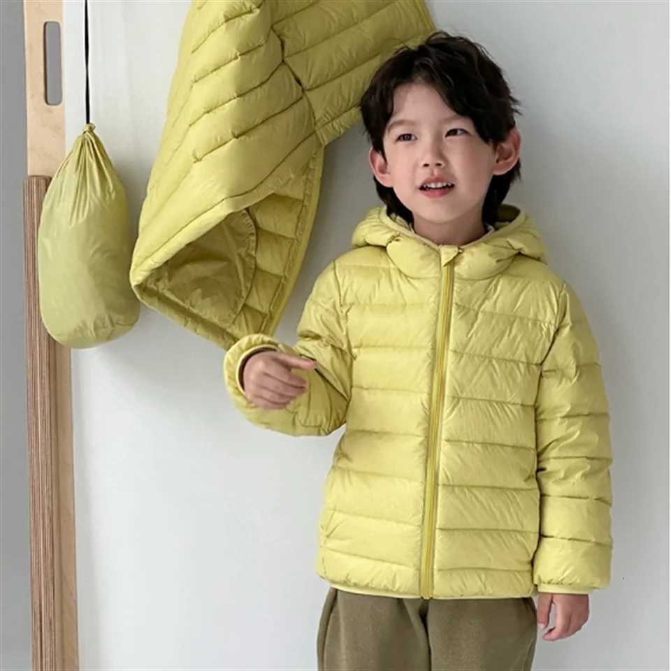 Wholesale of winter mens and womens clothing childrens lightweight down jackets small and mediumsized childrens hooded chT251016