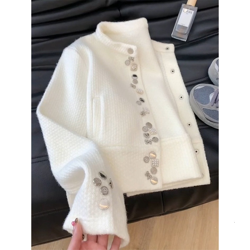 2025 fashion autumn and winter new white chic super beautiful style coat, new design paired with 3D designer luxury jacket, multi round neck knitted s