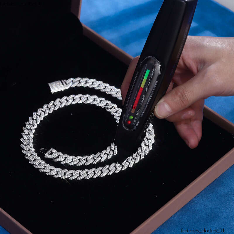 Sier Fine Jewelry Fashion Bracelet Chic Cuban Link Chain with Moissanite Elegant and Stylish Accessor