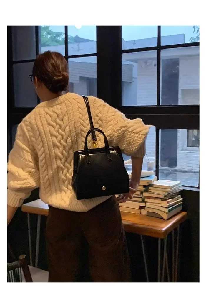 korea autumn new ins womens bag retro clip backpack niche retro black backpack tide handbag backpack women bags for studentsT251016