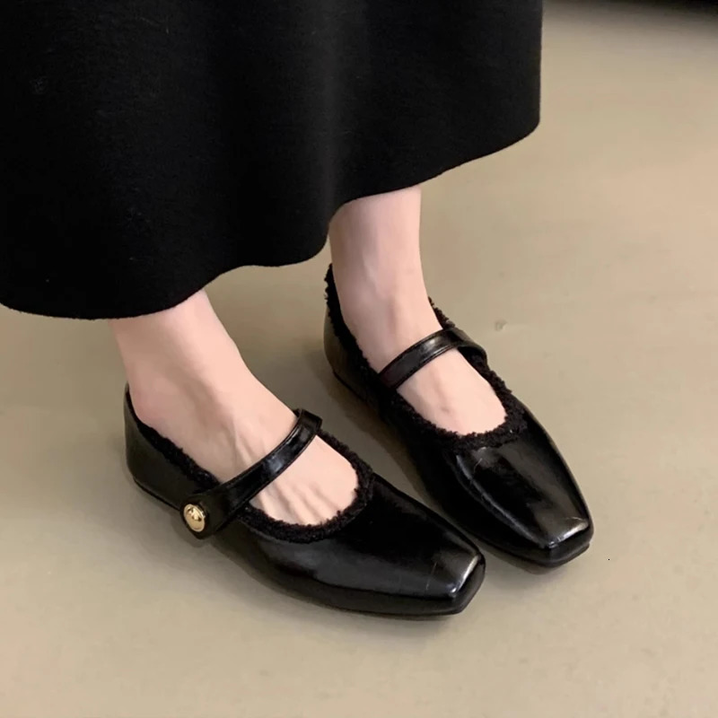 Autumn Plush Womens Flat Shoes French Square Toe Pumps Hook and Loop Strap Mary Jane Shoes Soft Sole Fleeces Warm Leather Shoes 251013