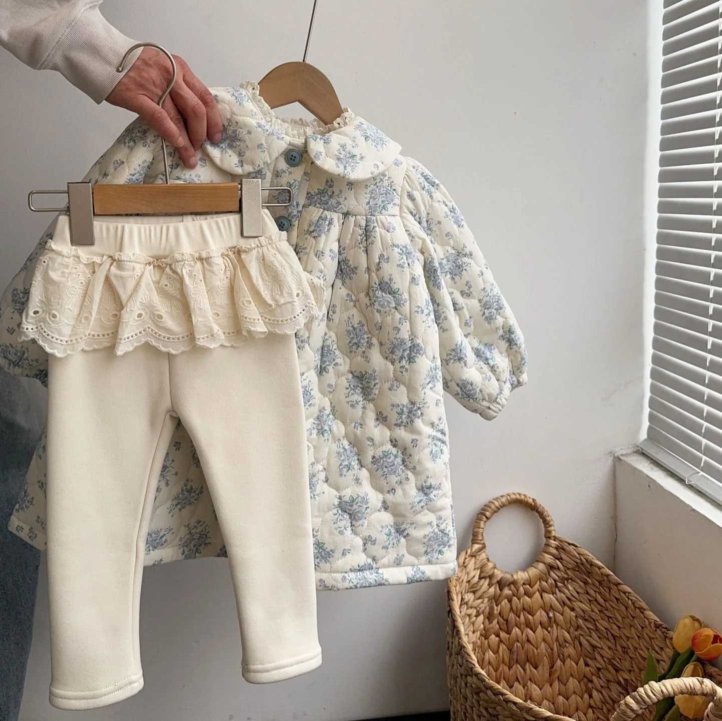 Girls Coat 2024 Winter New Childrens Clothing Baby Girls Cute Floral Quilted Lapel Coat Casual Simple and DailyT251016