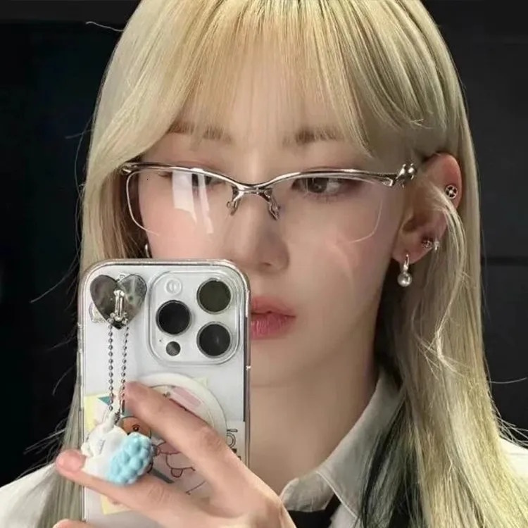High Texture Silver Half Frame Glasses Men Women Sweet Cool Y2K Anti Blue Light Flat Mirror Ins Retro Metal Glasses 251014