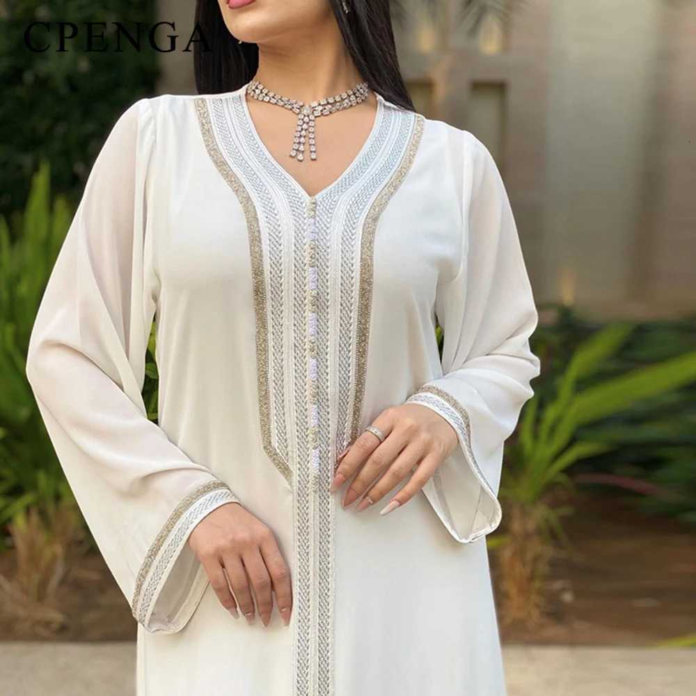 White Kaftan Luxury Dubai Abaya Turkey Muslim Dress Islam Abayas Dresses for Women Robe Djellaba Caftan Ensemble Femme Musulmane X2510161