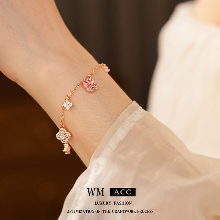 Zircon Mother-of-Pearl Four-Leaf Clover Flower Fashion Commuting Versatile Bracelet Light High-End Niche Jewelry ddmypluto