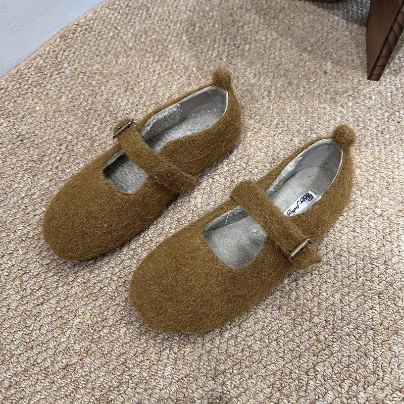 Female Buckle Strap Footwear Round Toe Flats Fur Shoes For Ladies Fashion Plush Women Mary Janes Flats With Furry Shoes 251013
