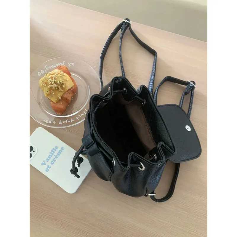 Fashionable Mini Backpack for Women Traveling Studng Outdoors New 2025 Model Versatile College Student Double Shoulder BagT251016