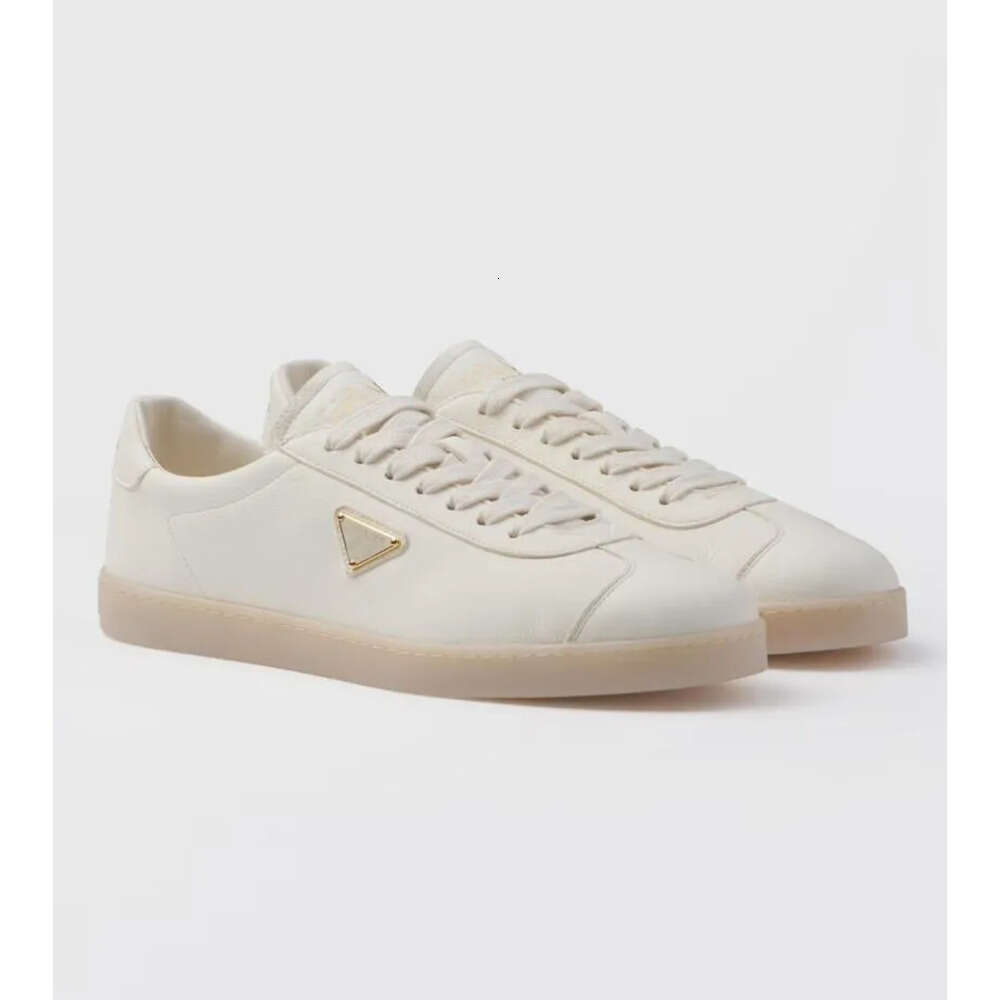 Designer Triangle Shoes Luxury Men Sneakers Skateboard Walking Breathable Comfort Casual Walking Low Top Shoes Fashion Simple Versatile White Sneakers C76