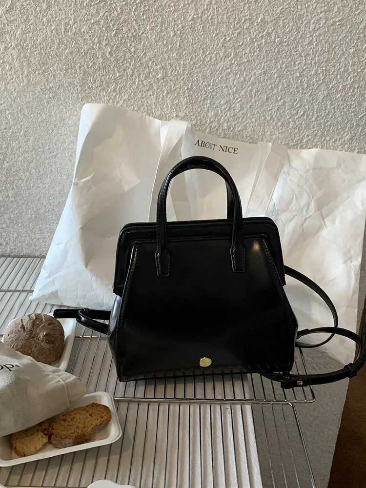 korea autumn new ins womens bag retro clip backpack niche retro black backpack tide handbag backpack women bags for studentsT251016