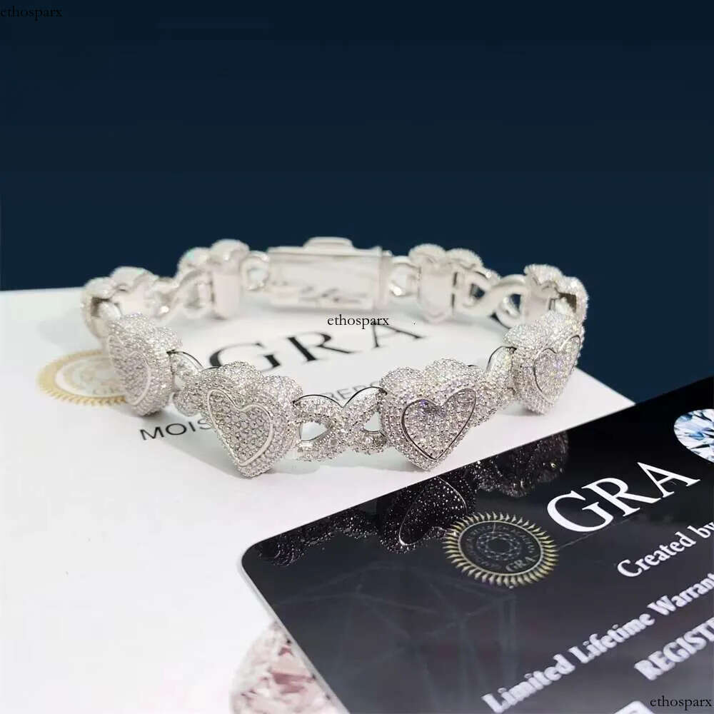 Fashion Men and Women Moissanite Cuban Link Sier Iced Out Heart Shape Hiphop Bracelet Best Gift aaa aaa aaa