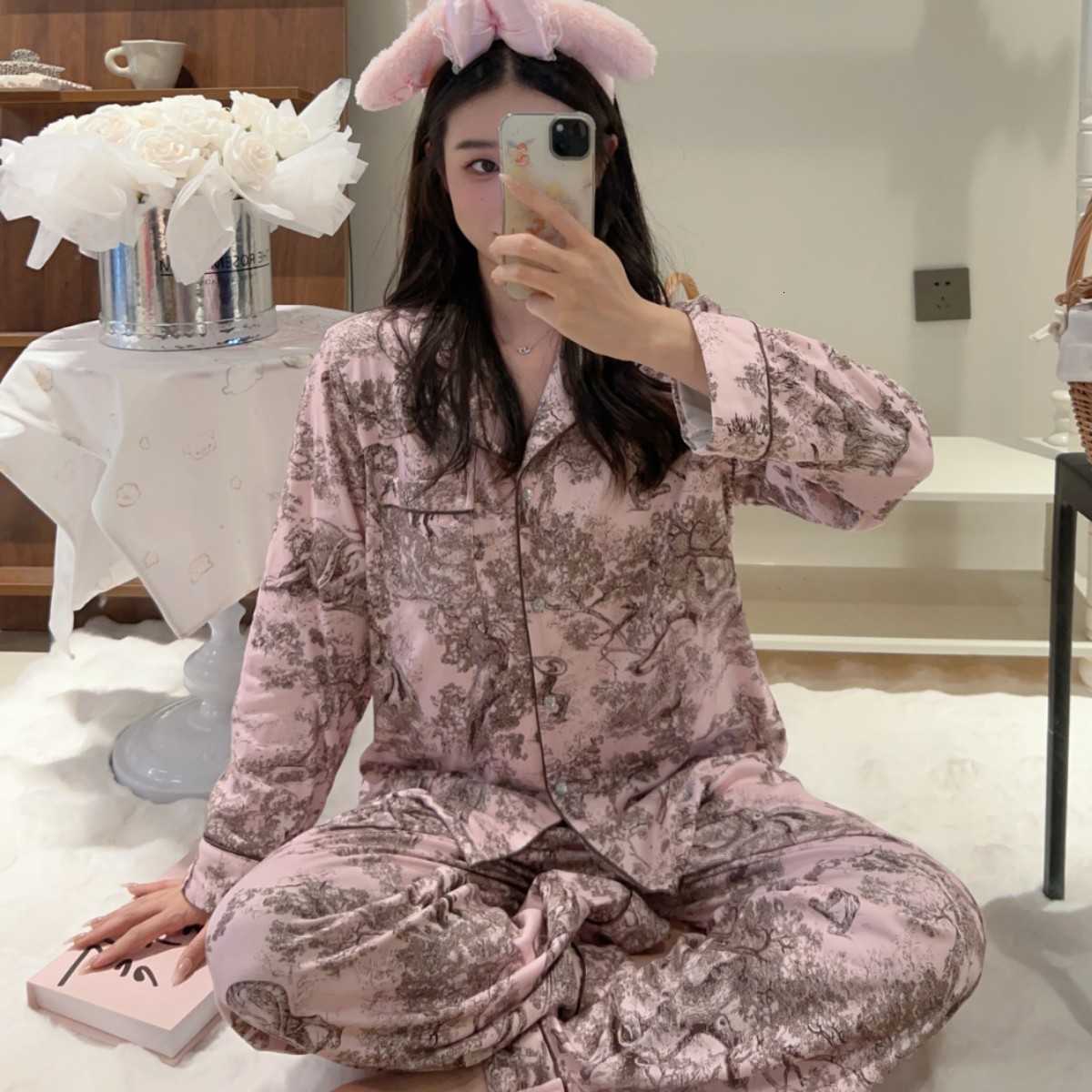 Fashionable home wear Womens Pajama Set Autumn Winter German Velvet Loose Thickened Forest Tiger Cationic Homewear Set Y251016