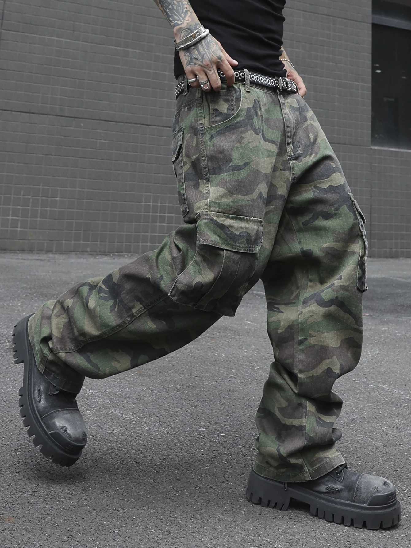 Mens camouflage utility jeans Multipocket design Stylish and trendy Loose fit J251016