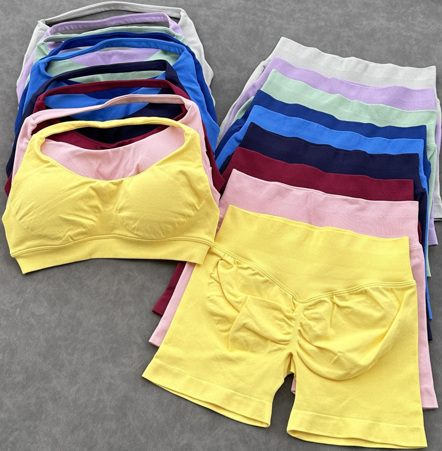 2-piece Sports Set Seamless Yoga Set Strap Hanging neck bra high waist and hip lifting shorts and fitness set Tight Shorts Gym Set Sportswear Hot Selling