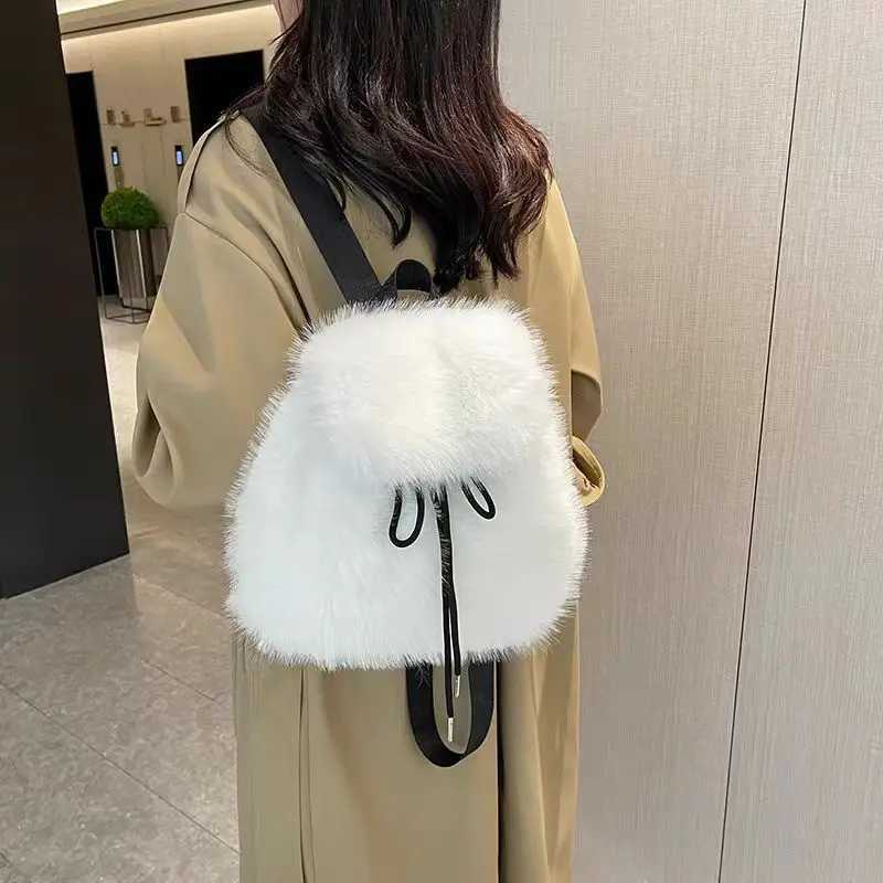 Fashion Luxury Soft Plush Womens Backpack Winter Soft Plush Ladies Schoolbag Solid Color Female Furry Shoulder Bags HandbagsT251016