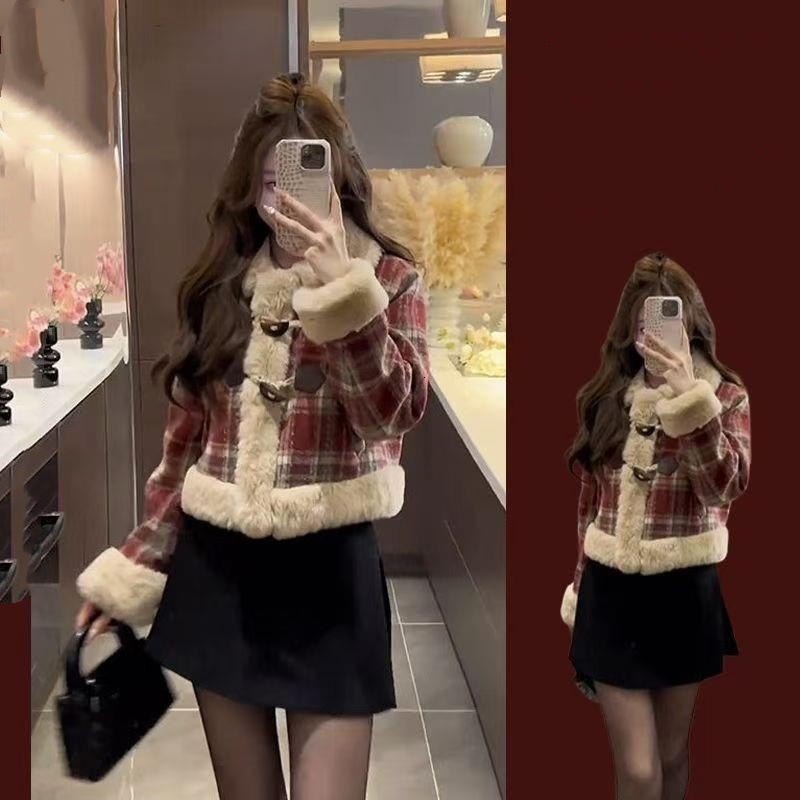 2025 Autumn/Winter fashion New Top Christmas High end Grid Warm Doll Collar Luxury Short Coat Multi functional Designer Jacket Cotton Jacket