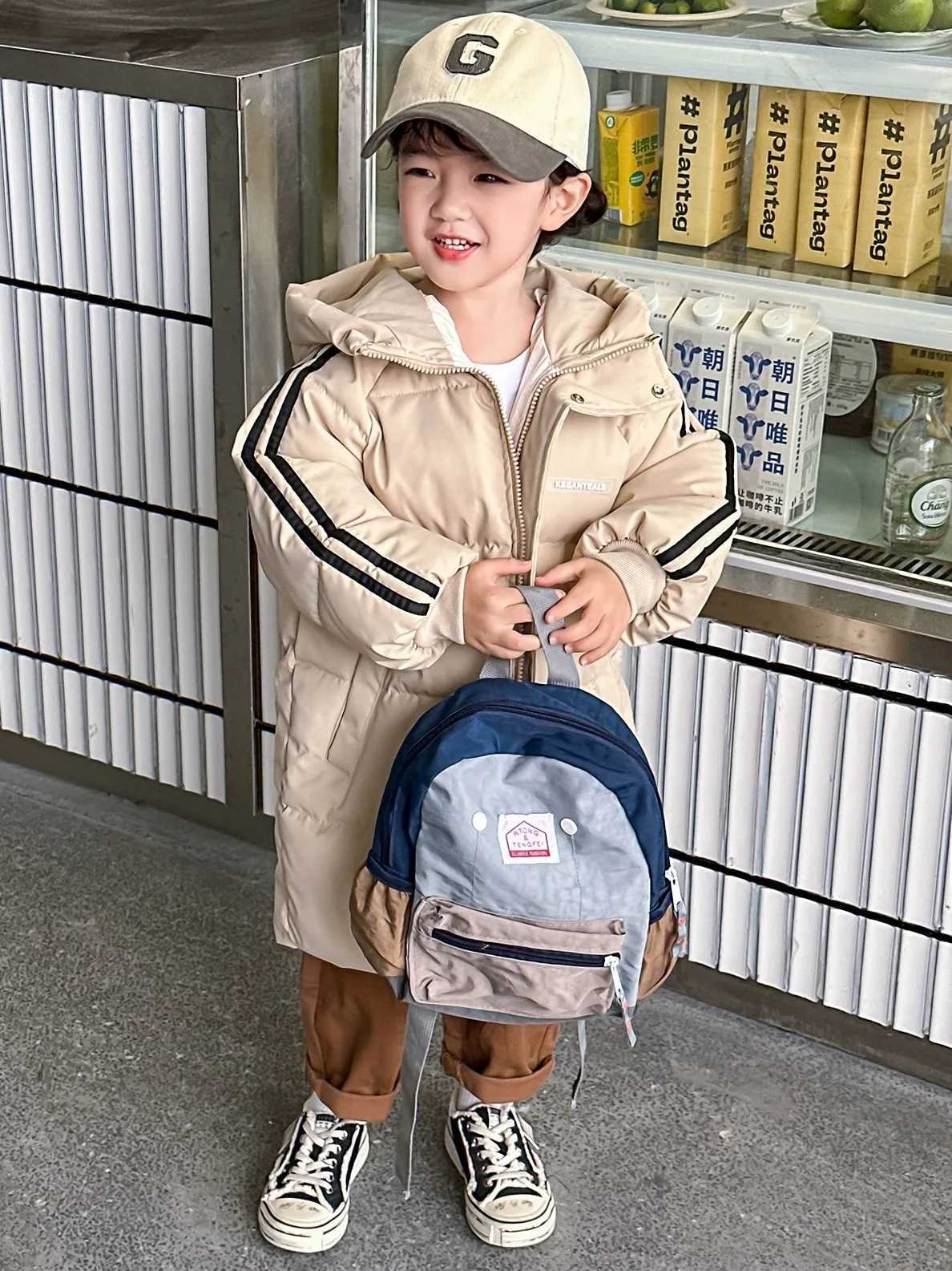 Childrens cottonpadded jacketNew winter coat boys cottonpadded jacket girls wear mediumlength thick down jacketT251016