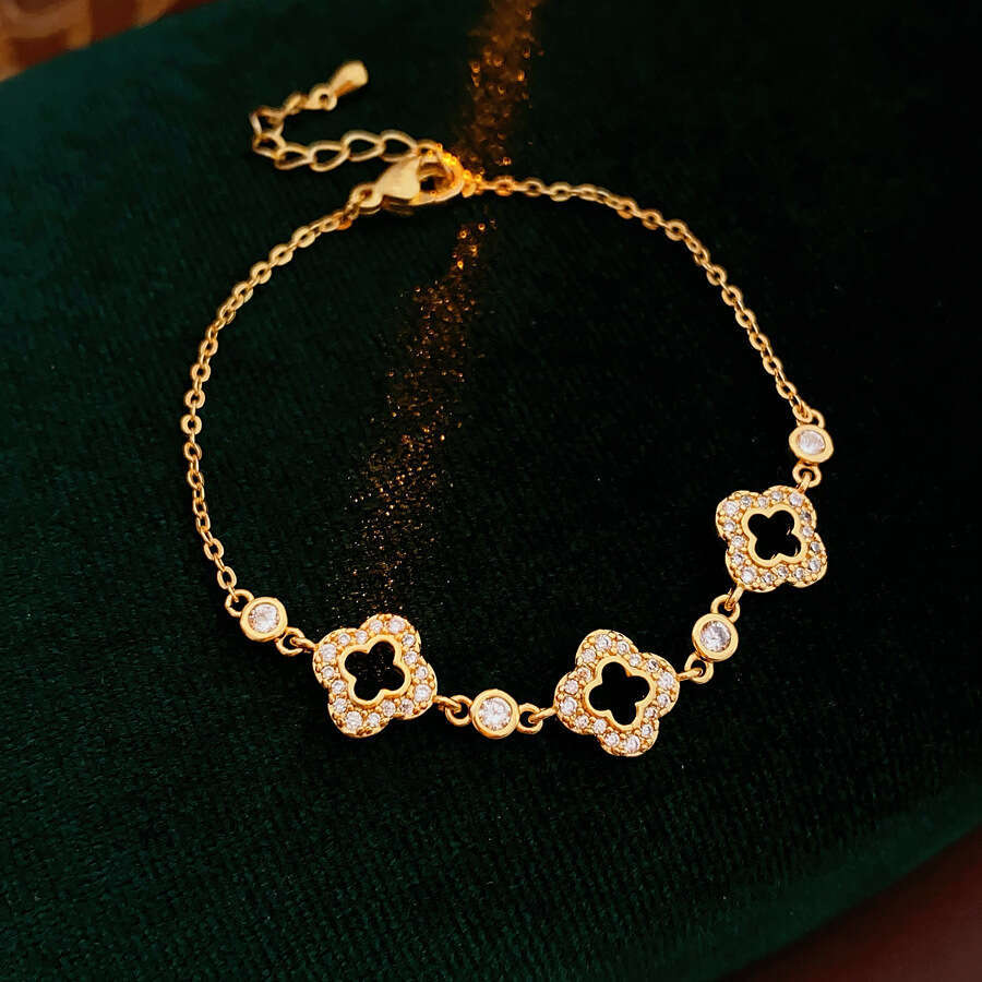 Zircon Hollow Lucky Clover Flower Bracelet Fashion Commuting Versatile Exquisite Wristband Elegant High-end Niche Jewelry ddmypluto