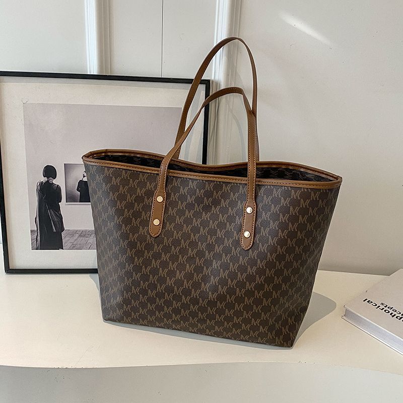 Large Capacity Bag For Women 2025 New Handheld Luxury Bag Designer Free Shipping Tote Bag For Work Commute Shoulder Bag Outdoor Mommy Bag