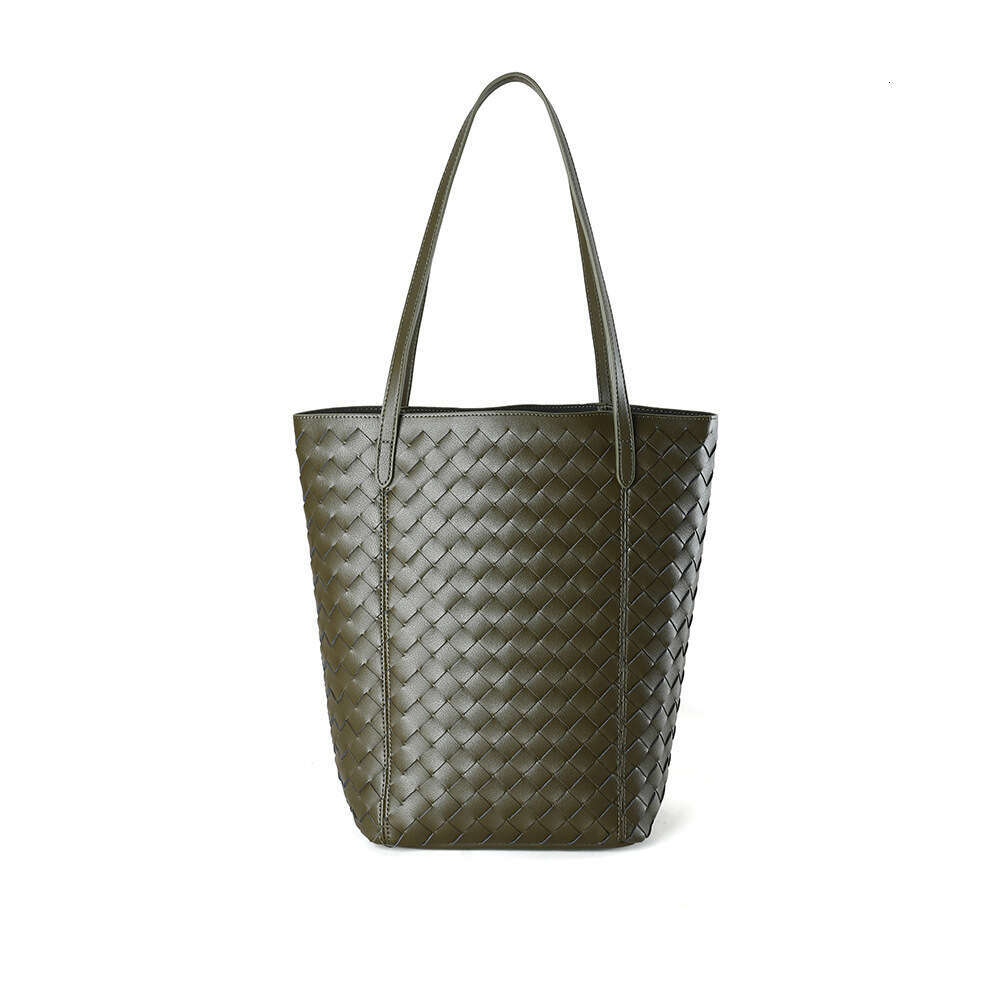 Luxury bag New Bucket Niche Design Shoulder Simple Woven Handbag Genuine Leather Women s Bag