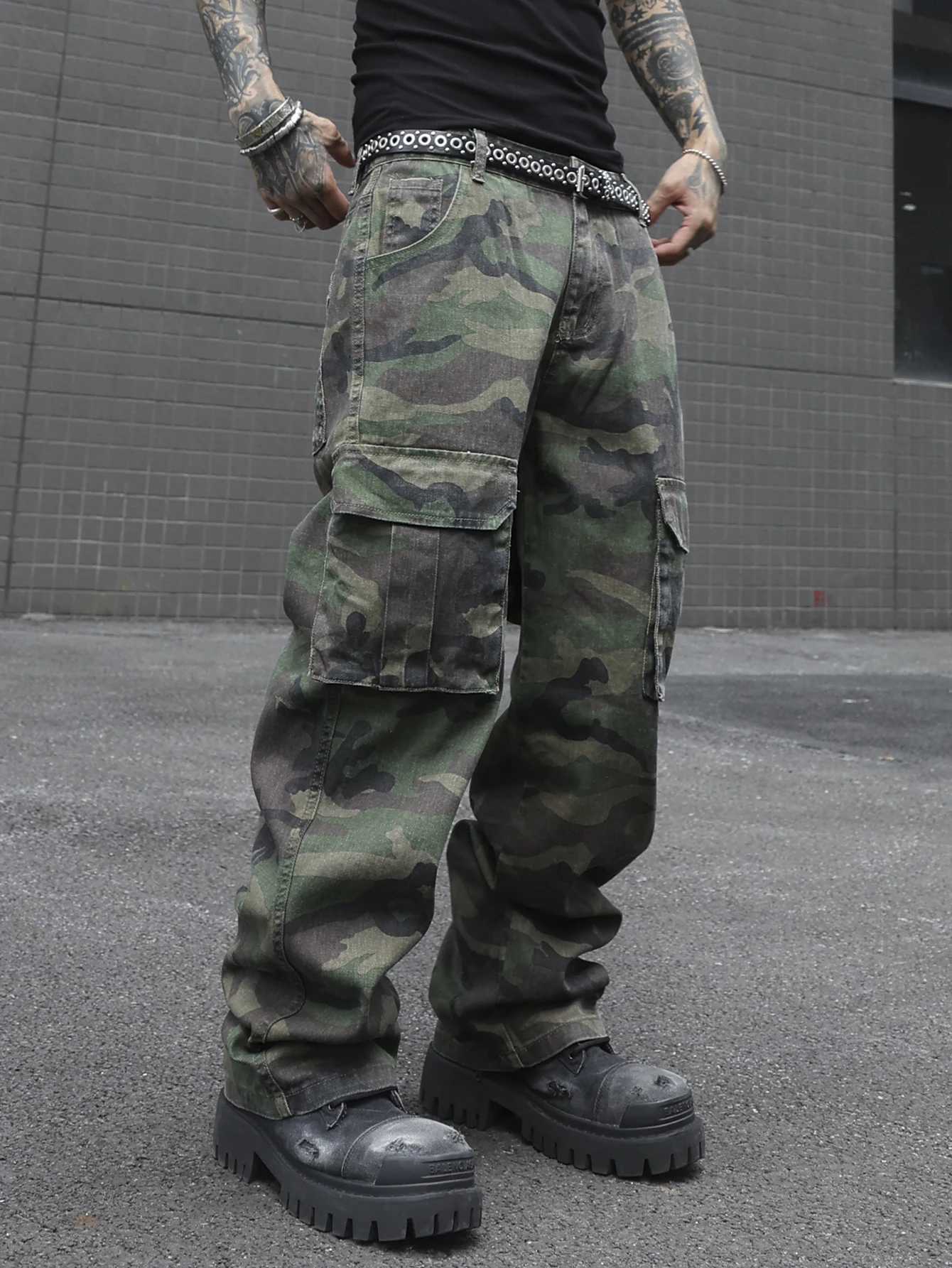 Mens camouflage utility jeans Multipocket design Stylish and trendy Loose fit J251016