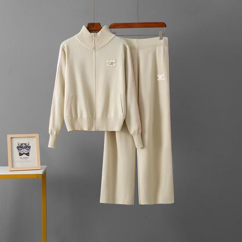 The new 2025 style fashionable zipper wide-leg pants embroidered casual knitted two-piece coat set is versatile