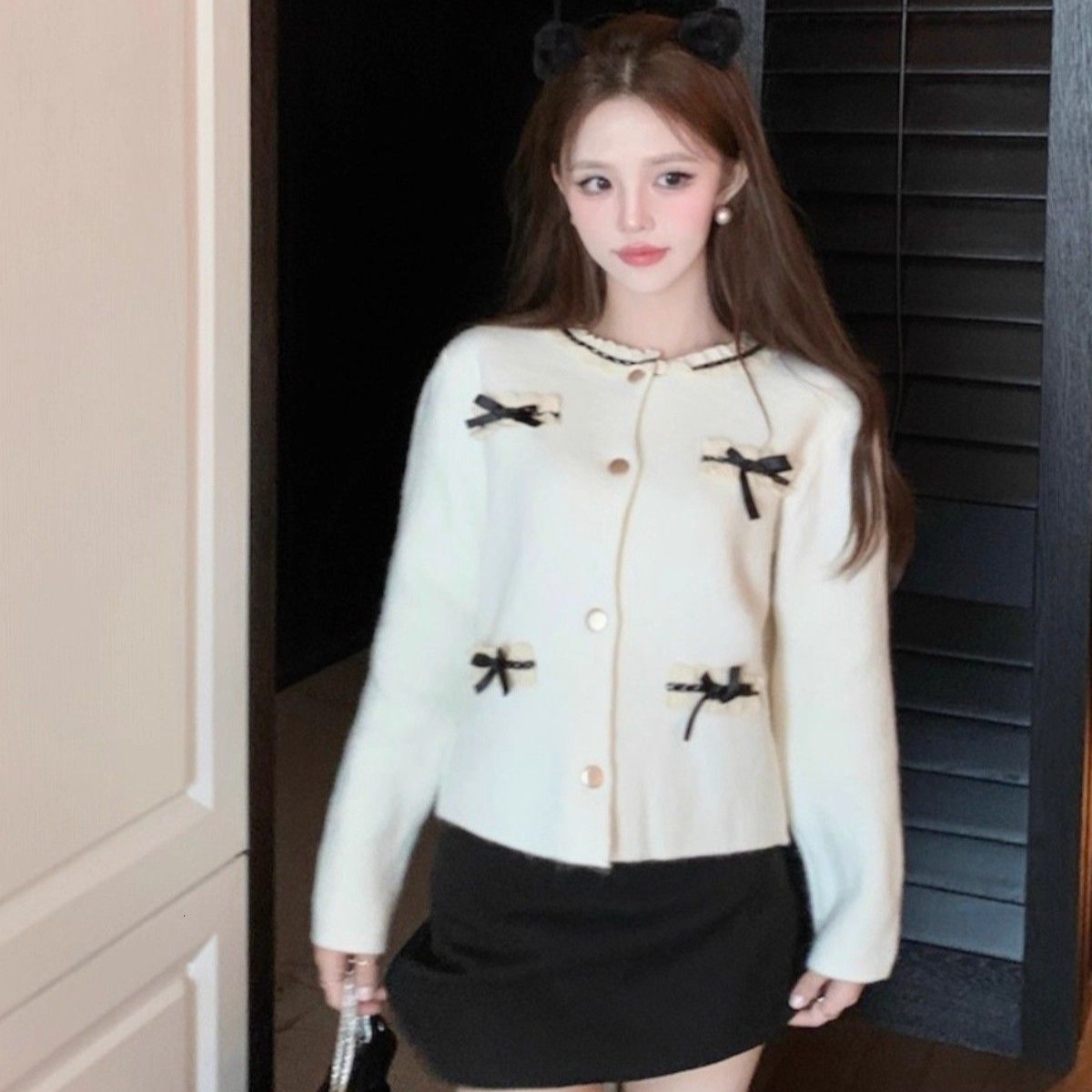 2025 Autumn/Winter New Bow Knitted Luxury Cardigan Women's Long Sleeve Sweater design Soft and Beautiful Designer Lace Edge Decorative Coat