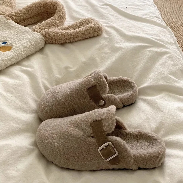 Gacimy Winter Fur Lined Mules For Women Warm Plush Indoor Outdoor Clogs Cotton Shoes with Adjustable Buckle Fluffy House Slipper 251013