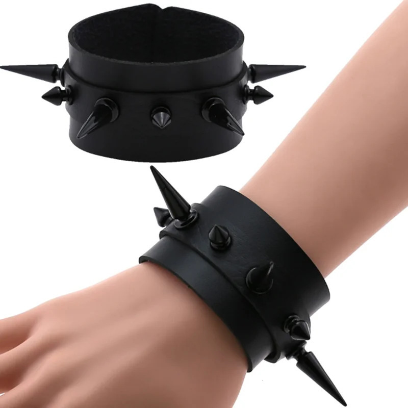1Pc Cosplay Men Hip Hop Rock PU Leather Wrap Pulseras Vintage Women Punk Spikes Rivets Heart Party Bracelet Jewelry Accessories251013