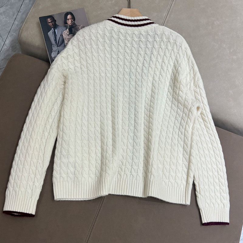 Luxury Designer Women's Cashmere Wool Knit Long Sleeve Cardigan Single Breasted V-Neck Embroidered Sweater Two Colors Fall Winter Loose Fit Cloth