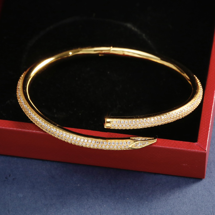 Luxurys women bracelets metal bracelet designer jewelry man design charm bracelets fashion Shiny eye-catching fine jewelry elegant