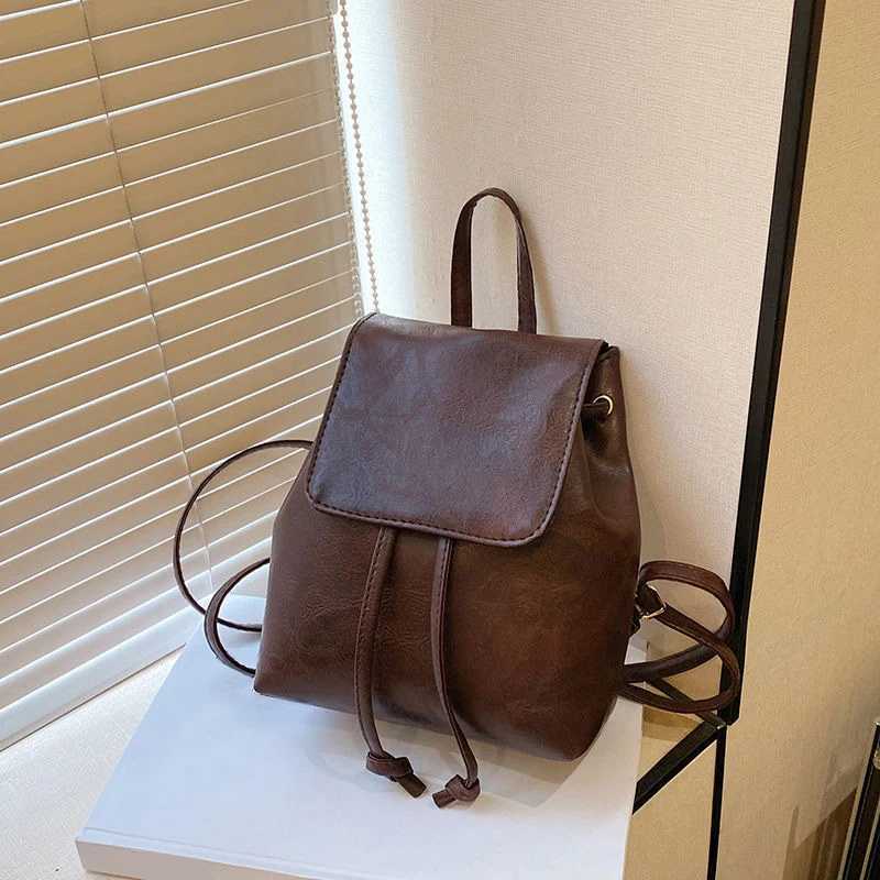 New Retro Womens Backpack High Quality Pu Leather Backpack Fashion Travel Backpack Versatile Simple College Style Womens BagT251016