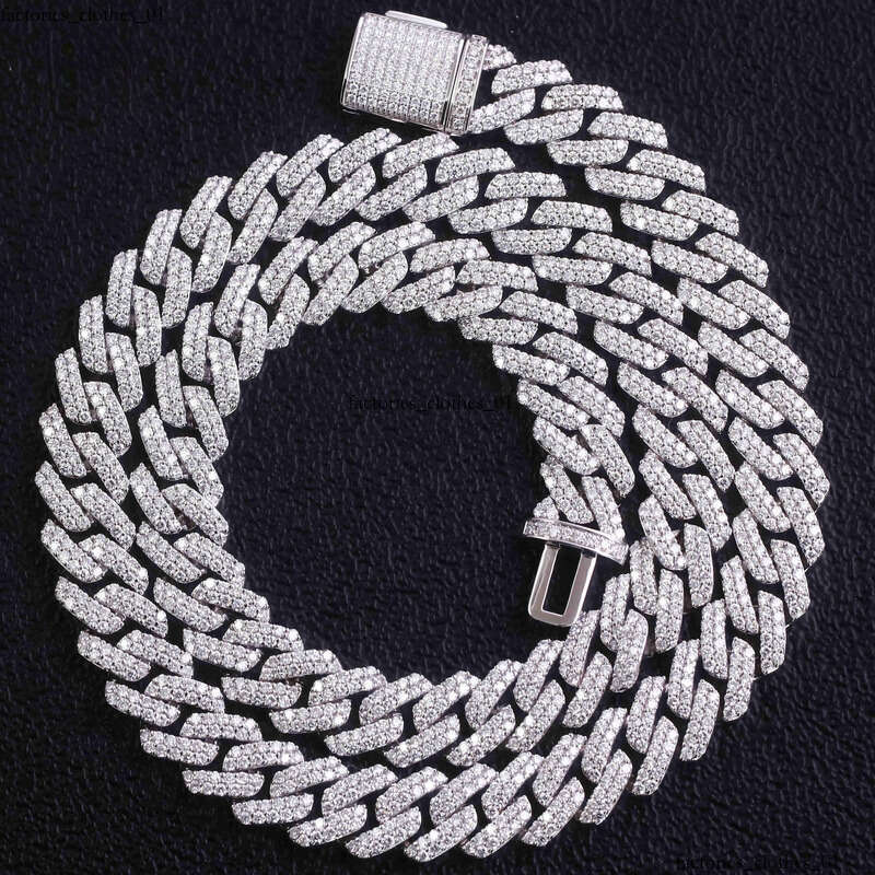 Sier Fine Jewelry Fashion Bracelet Chic Cuban Link Chain with Moissanite Elegant and Stylish Accessor