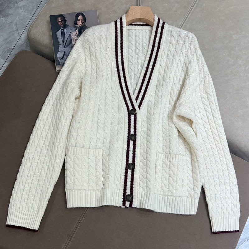 Luxury Designer Women's Cashmere Wool Knit Long Sleeve Cardigan Single Breasted V-Neck Embroidered Sweater Two Colors Fall Winter Loose Fit Cloth