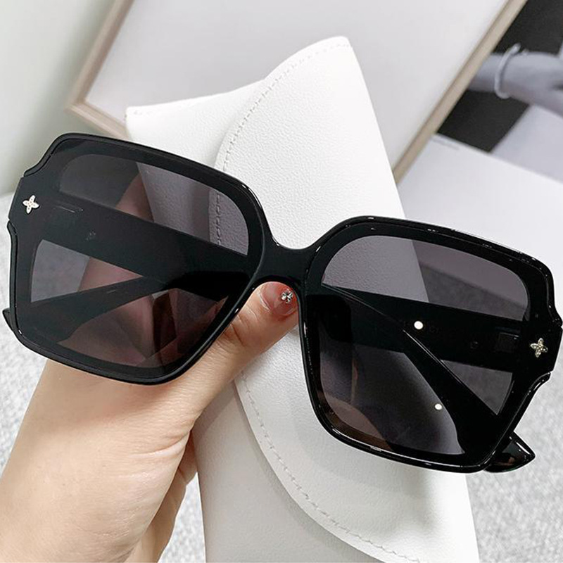 Designer Sunglasses For Women Men Oversized Sunglasses Fashion Classic Polarized Sunglasses Luxury Goggle Pilot PC Frame Oversized UV400 Eyewear KP820