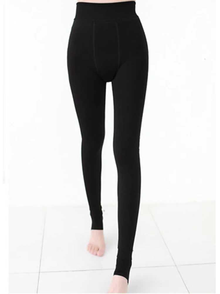 Plussize fleece and thick pearl fleece leggings autumn and winter explosive step on the feet to keep warm and wear one body panT251016